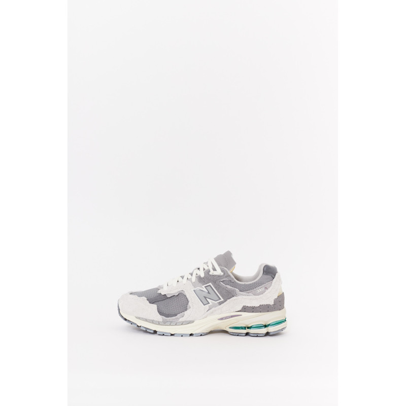 NEW BALANCE RAIN CLOUD 2002R SNEAKERS