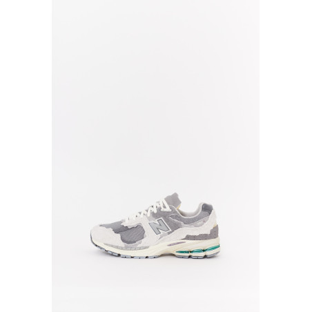 NEW BALANCE RAIN CLOUD 2002R SNEAKERS