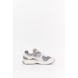 NEW BALANCE RAIN CLOUD 2002R SNEAKERS