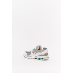 NEW BALANCE RAIN CLOUD 2002R SNEAKERS